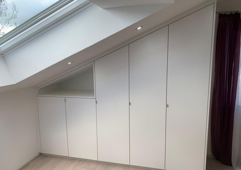 Einbauschrank unter Dachschräge 